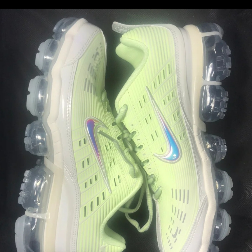 NEW NIKE AIR VAPORMAX